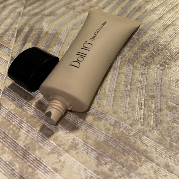 Doll 10 HydraGel Foundation Medium - Picture 5 of 6